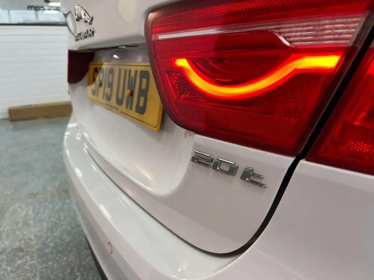2019-jaguar-xe-20i-r-sport-200ps-big-8