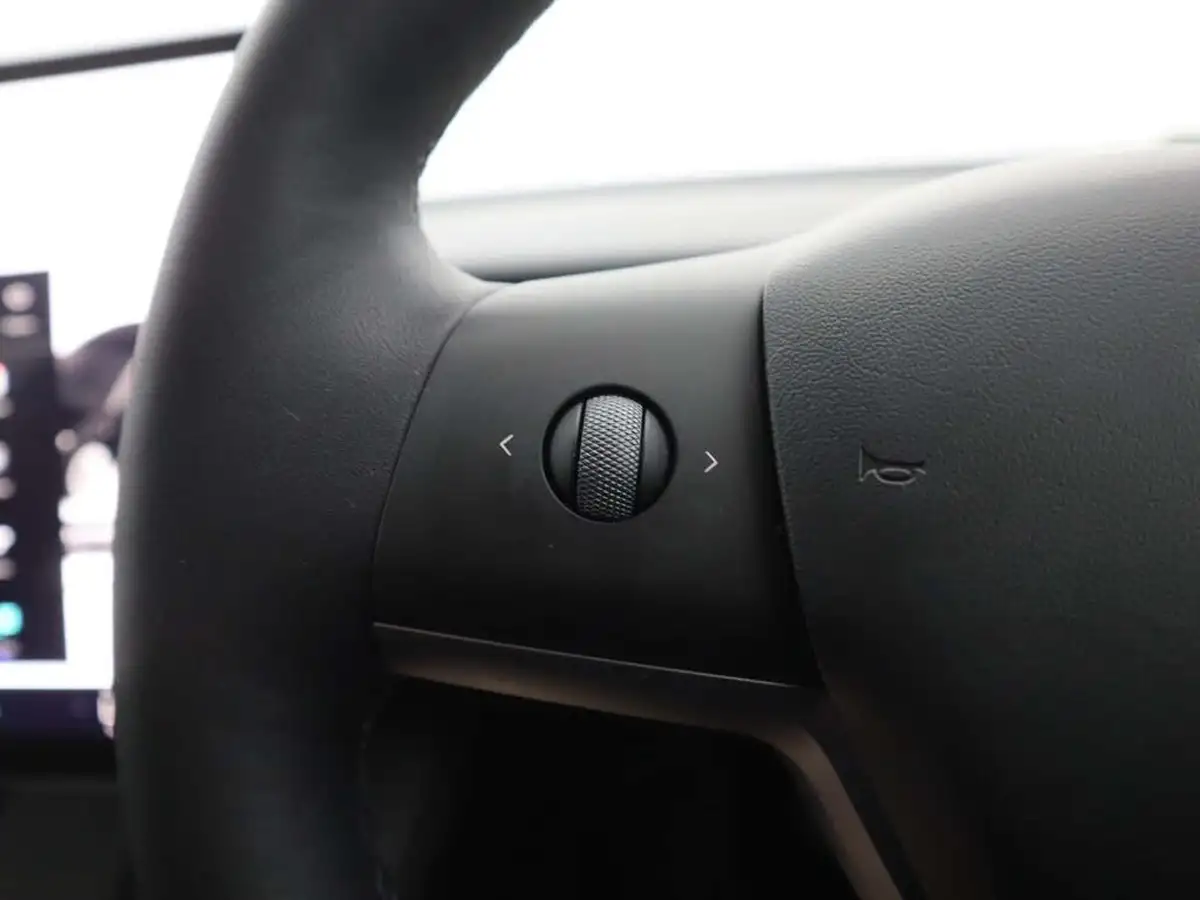 2022-tesla-model-3-e-rwd-big-35