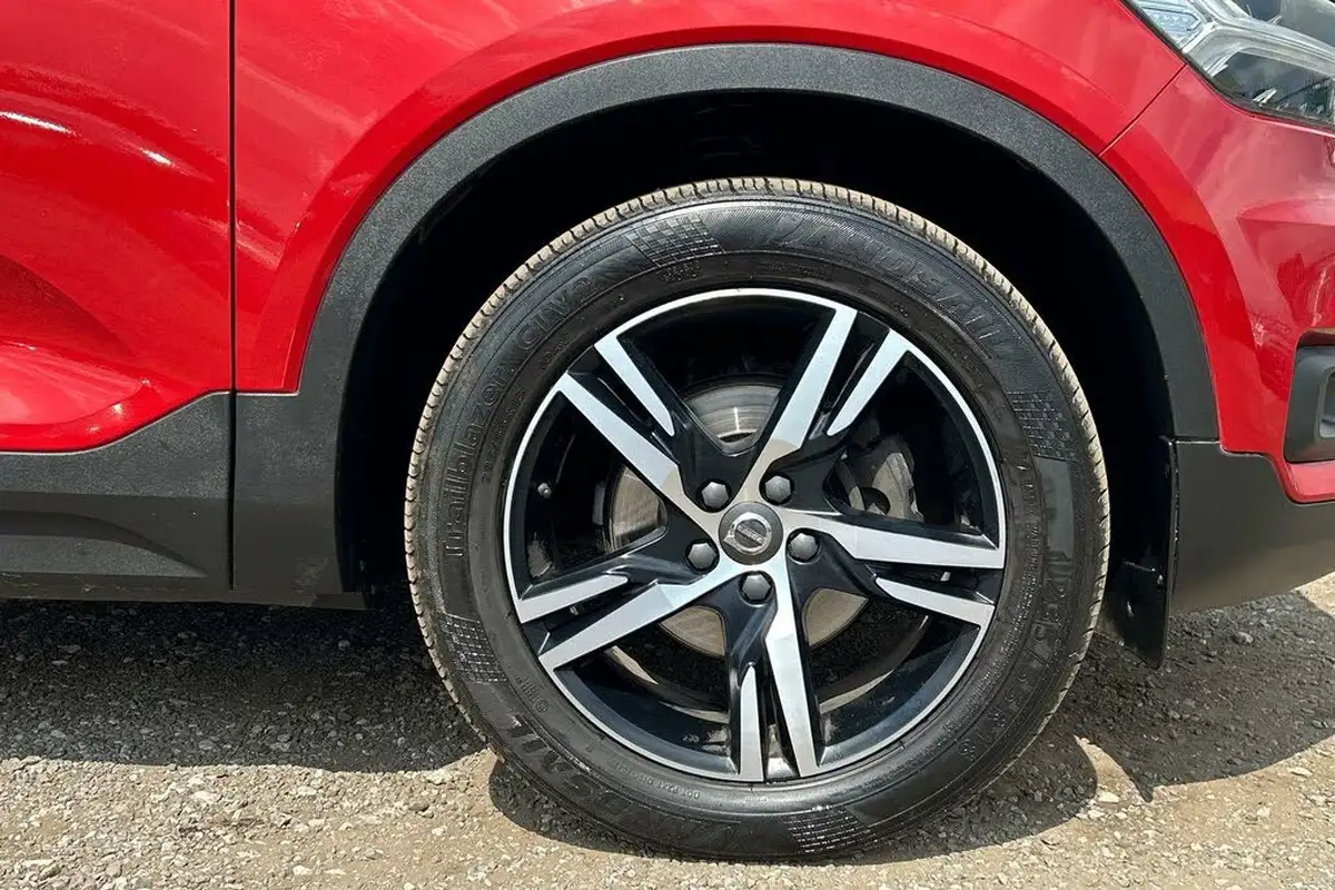2018-volvo-xc40-20td-d3-r-design-big-16