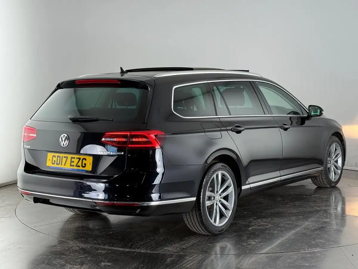 2017-volkswagen-passat-20tdi-gt-150ps-ss-estate-5d-dsg-big-4