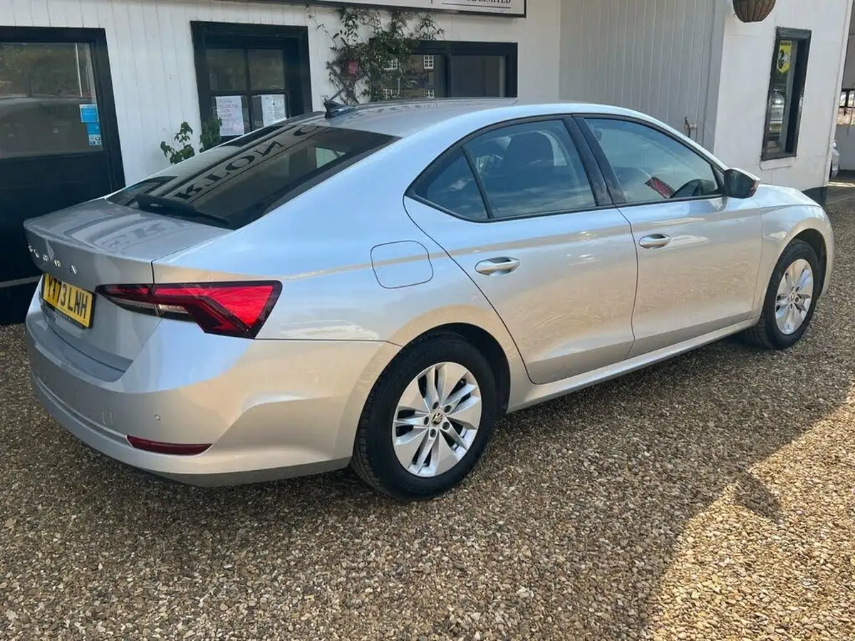 2023-skoda-octavia-15-tsi-se-hatchback-big-5