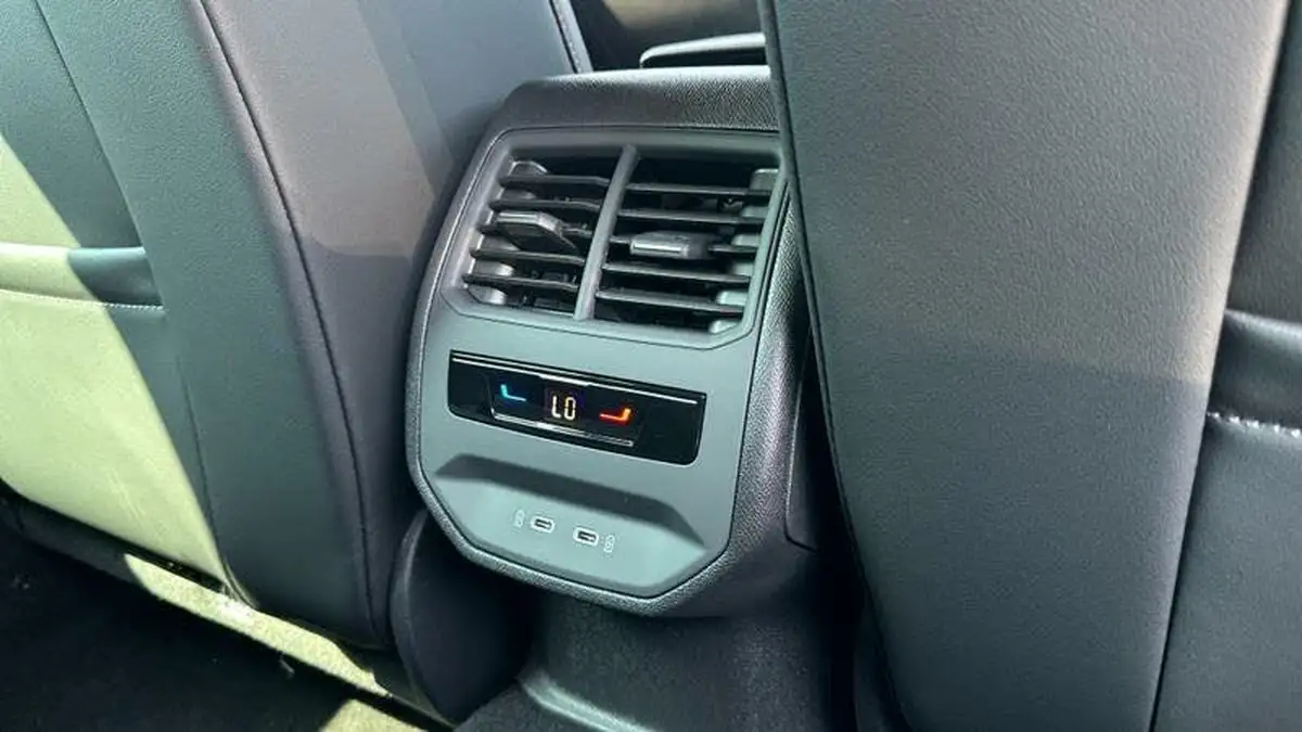 2025-seat-leon-15-e-hybrid-fr-hatchback-big-8