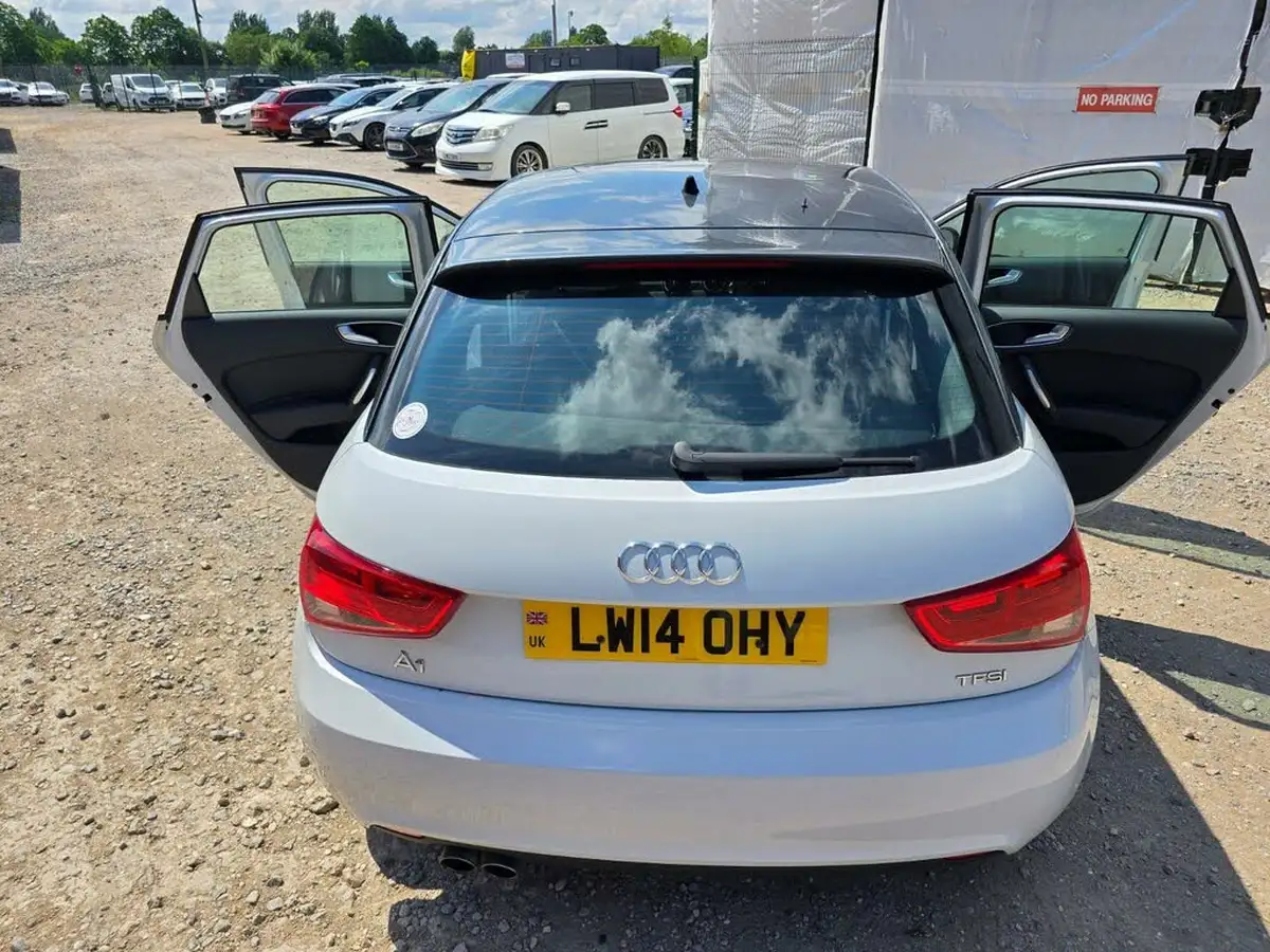 2014-audi-a1-big-15