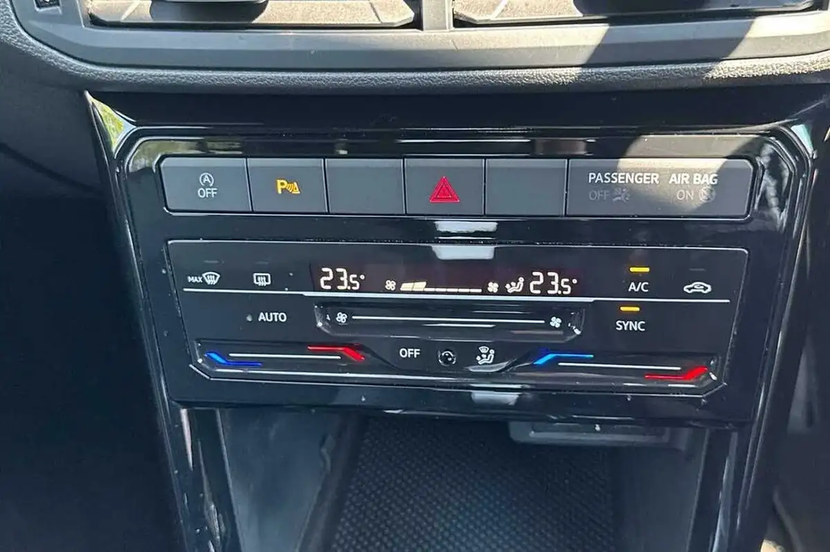 2022-volkswagen-t-cross-15-tsi-r-line-big-25