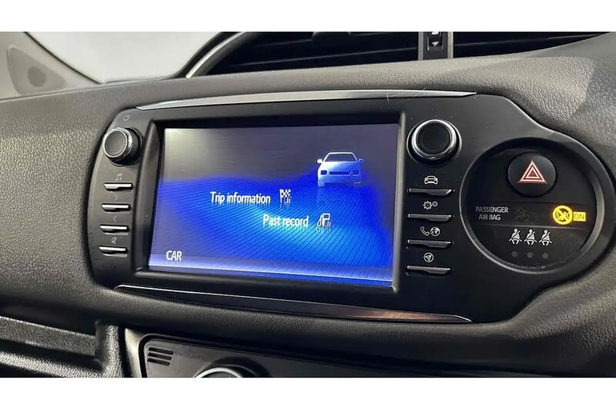 2018-toyota-yaris-15-vvt-i-icon-tech-111bhp-1496cc-cvt-big-35