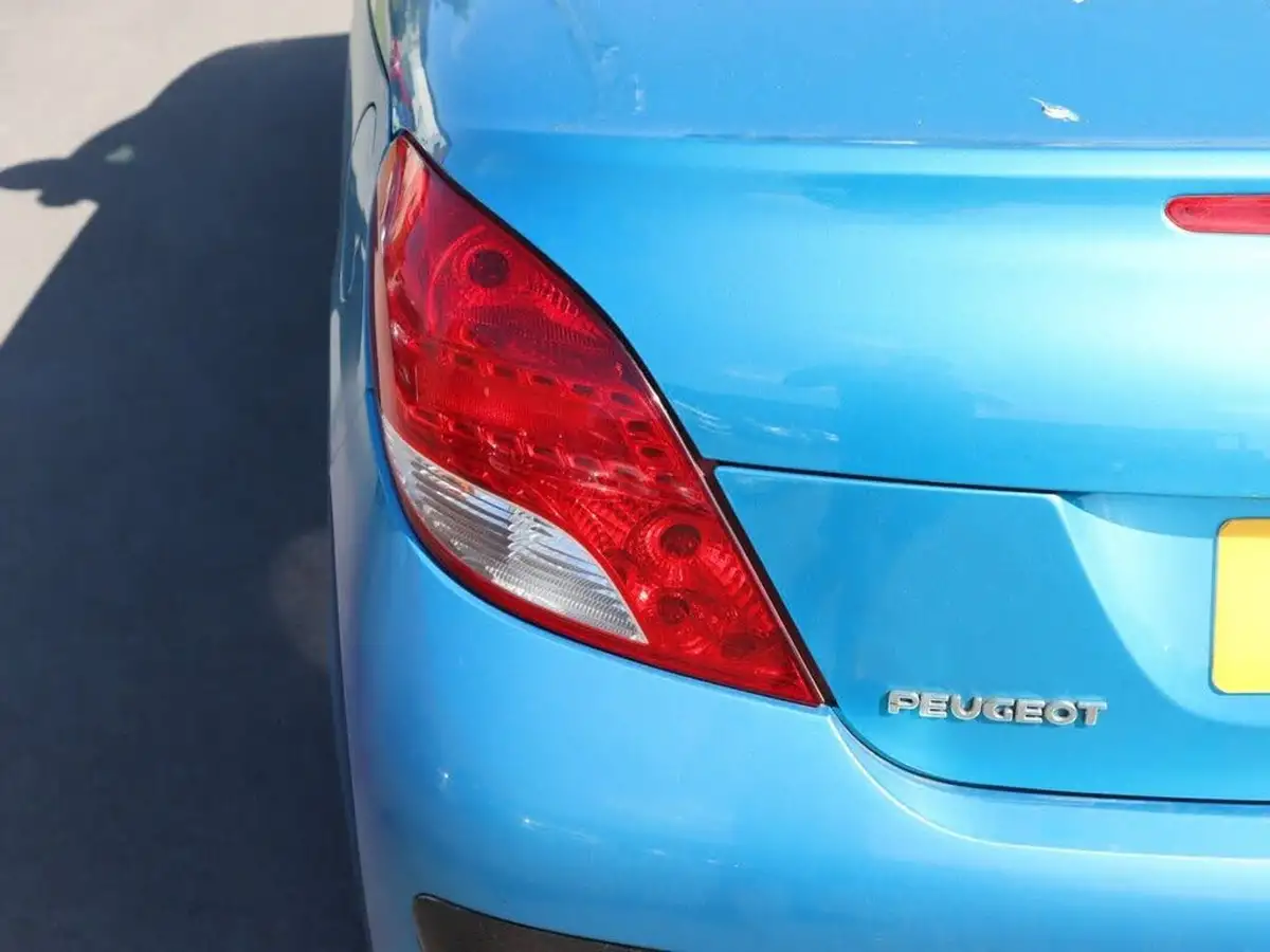 2011-peugeot-207-cc-16-sport-vti-big-17