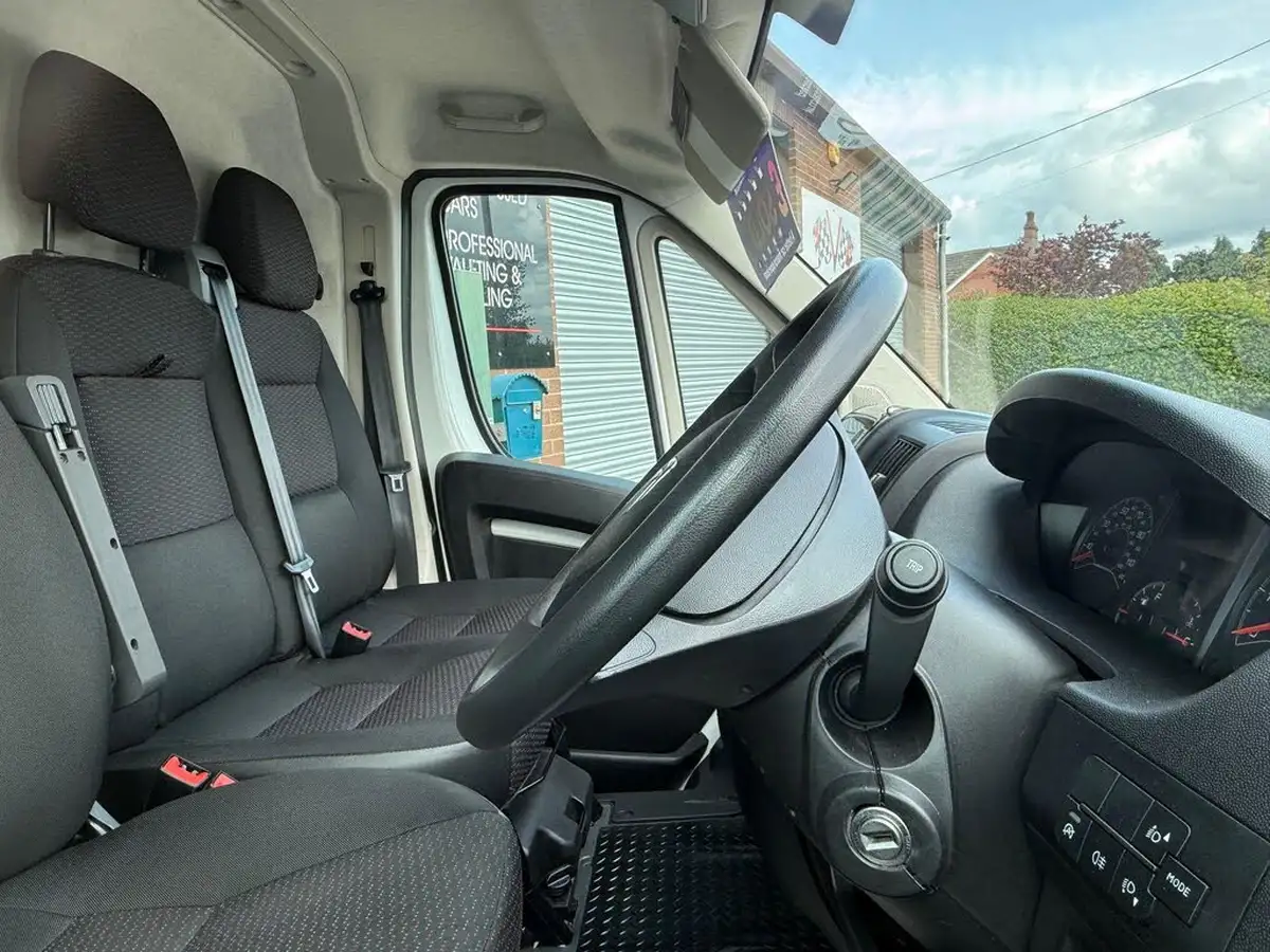 2020-citroen-relay-22bluehdi-35-l3h2-enterprise-panel-big-18