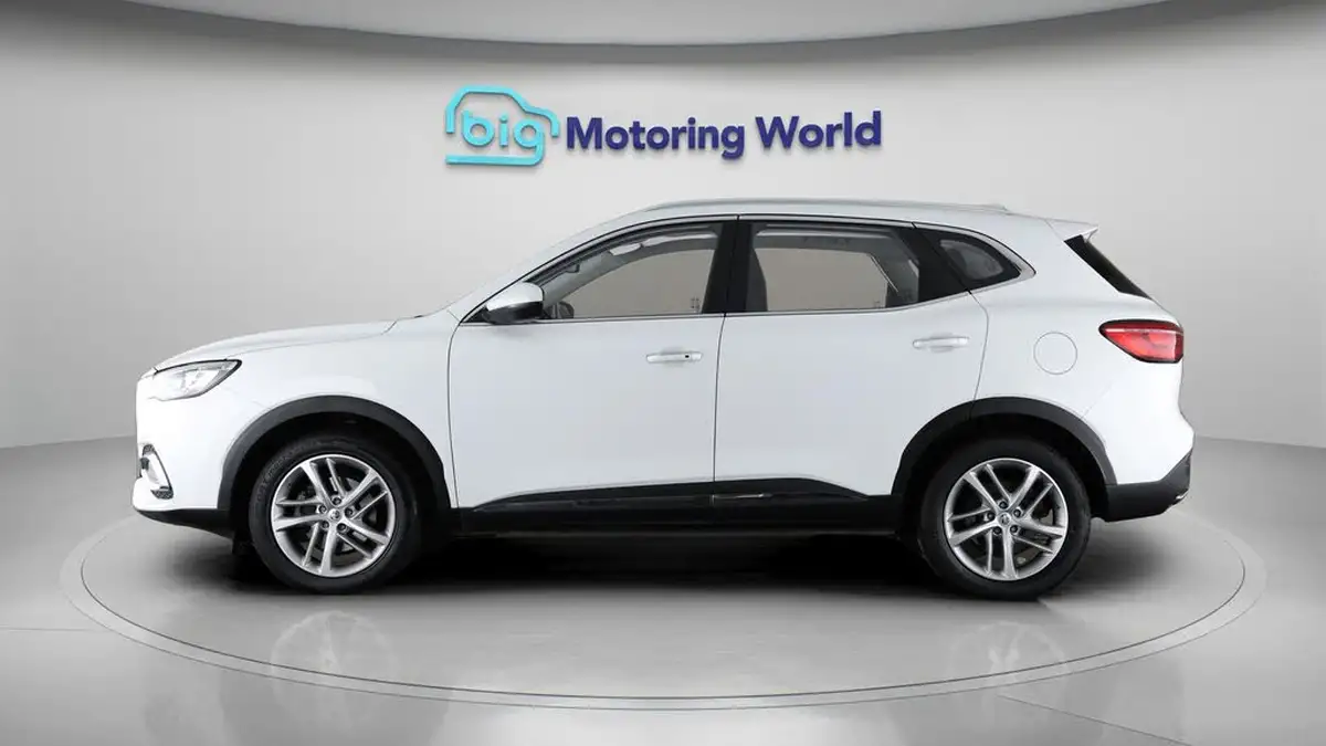 2021-mg-hs-15t-gdi-exclusive-162ps-big-4