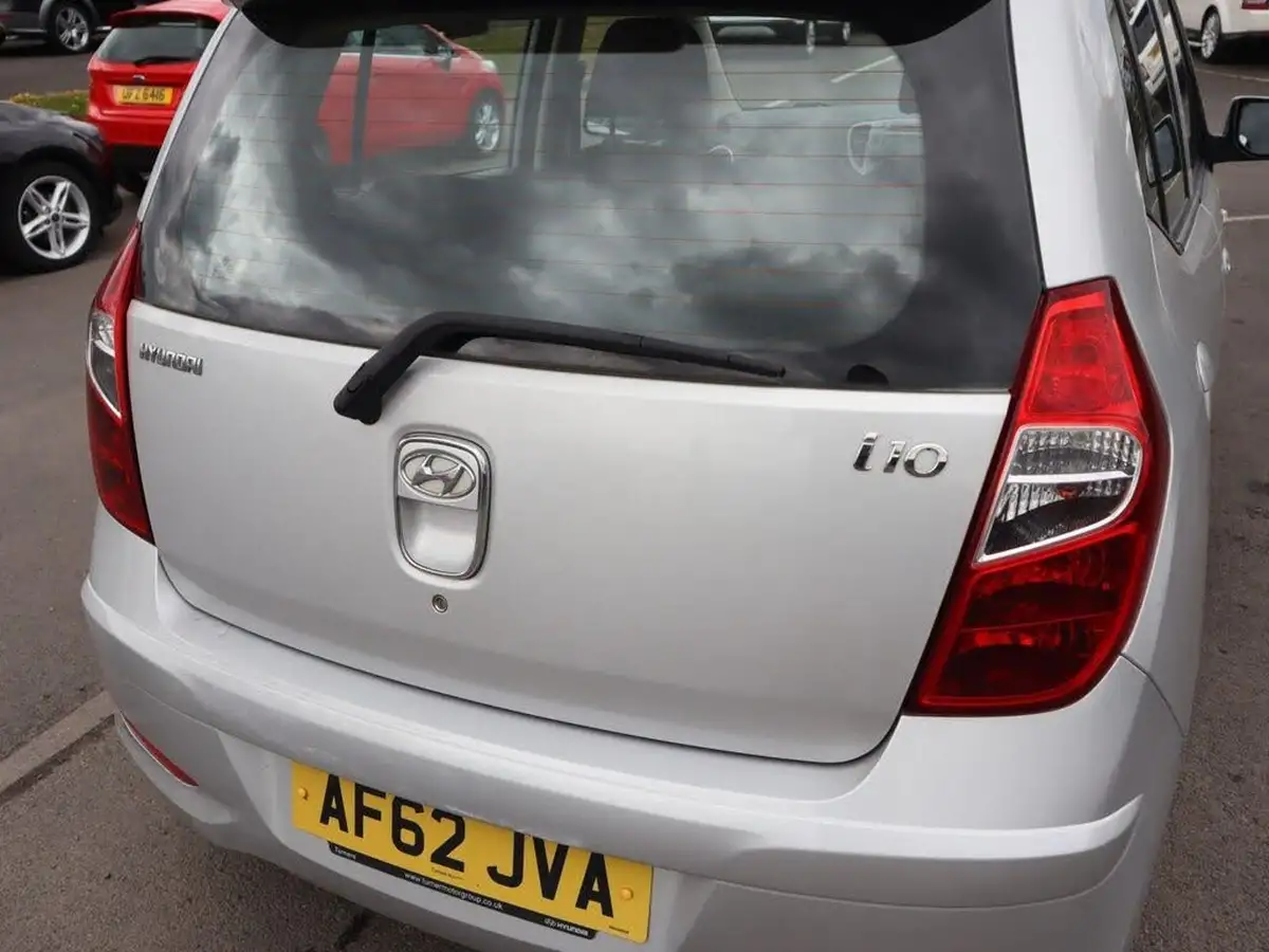 2012-hyundai-i10-12-style-85bhp-big-19