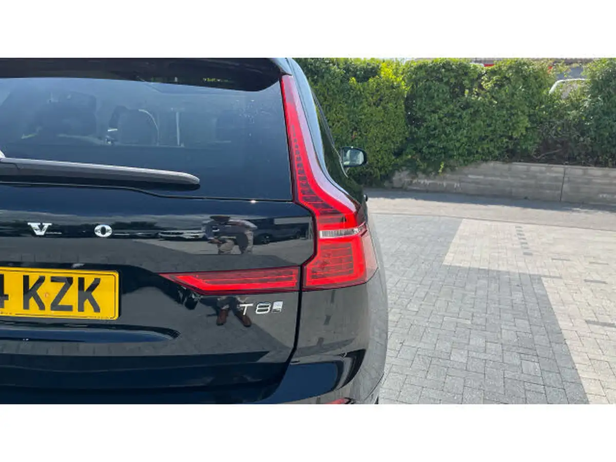 2024-volvo-xc60-20-t8-ultra-dark-big-38