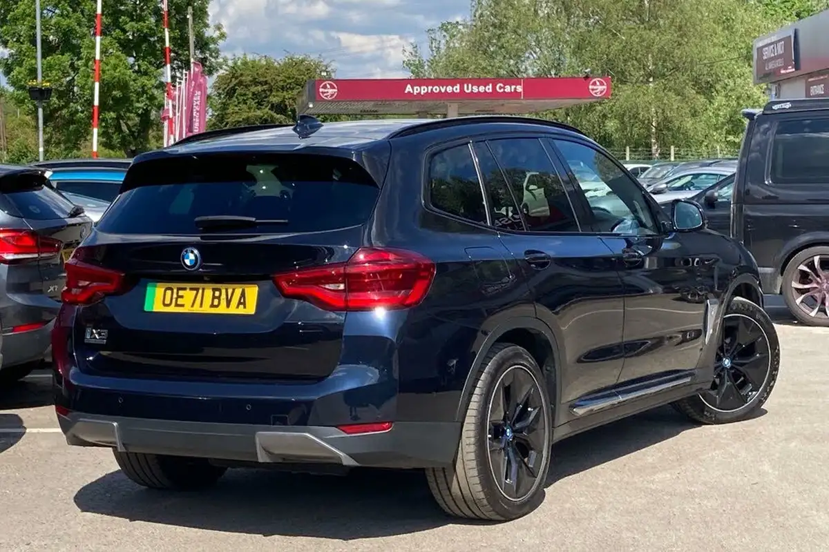 2022-bmw-ix3-e-premier-edition-pro-big-35