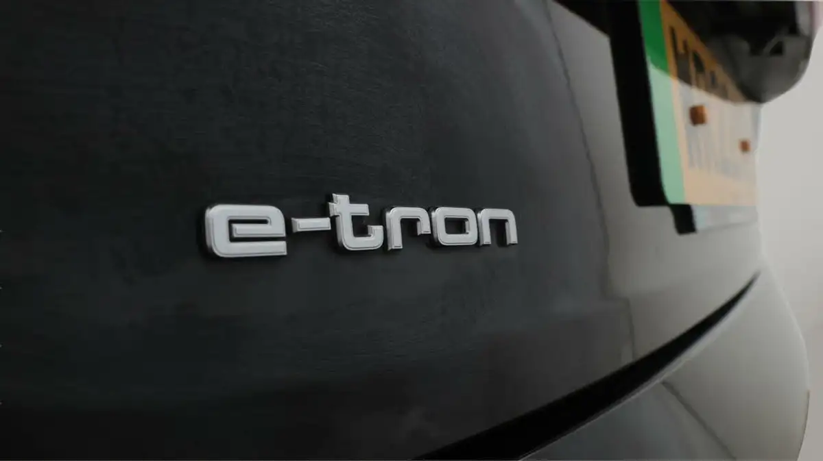 2022-audi-e-tron-50e-technik-sportback-big-21