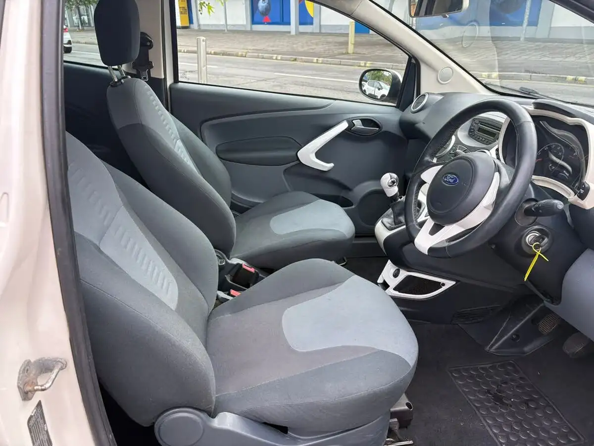 2013-ford-ka-12-titanium-big-8