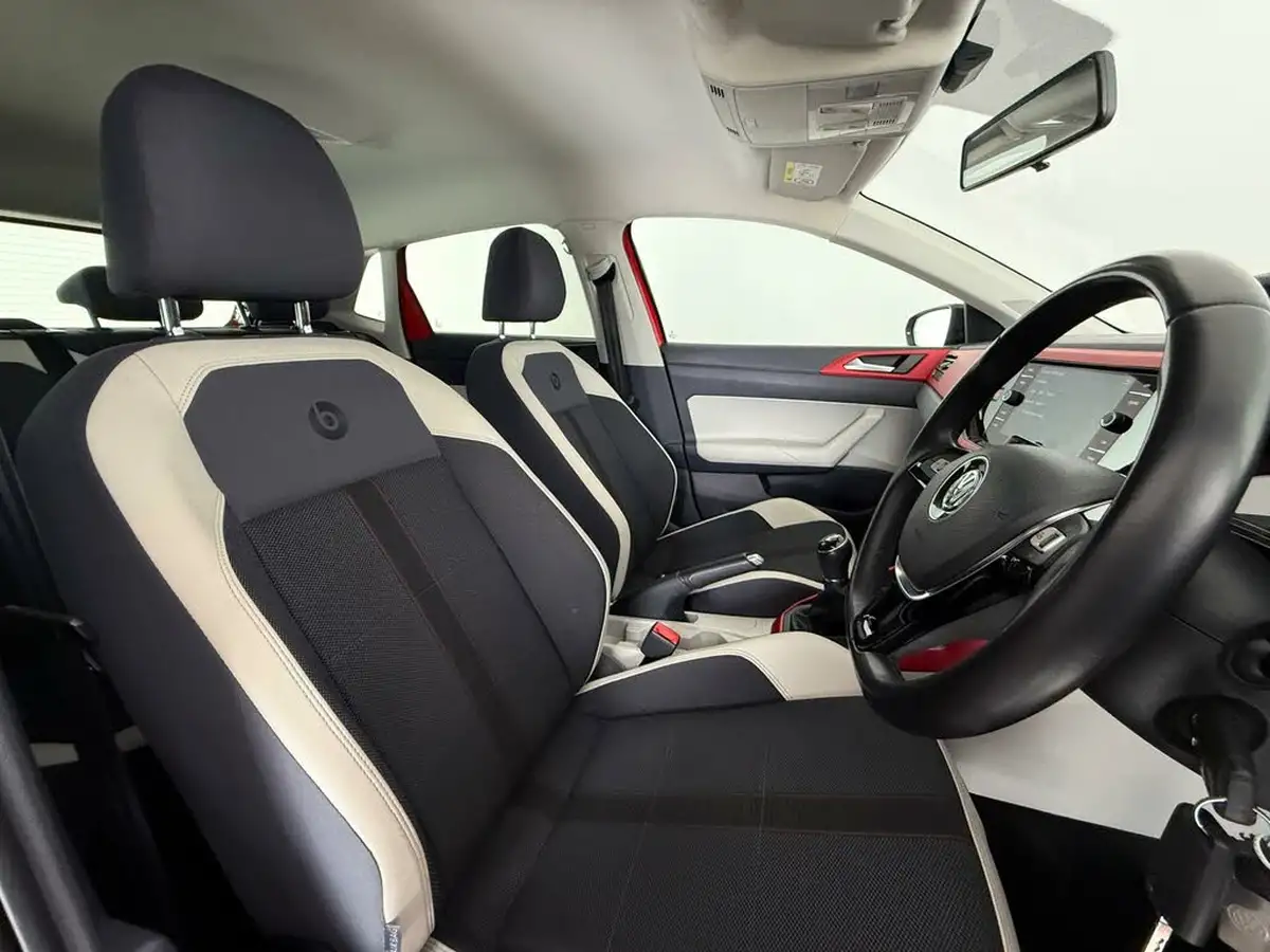 2020-volkswagen-polo-10-beats-80ps-big-11