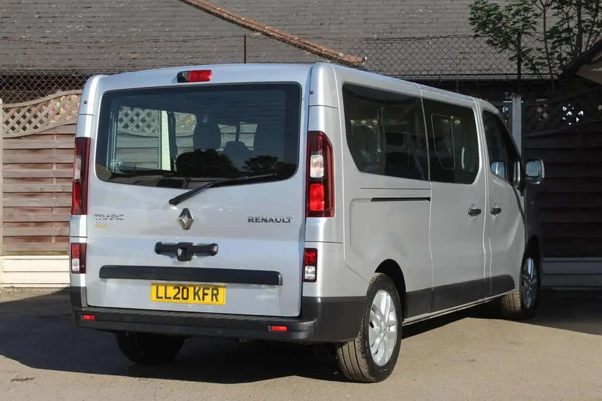 2020-renault-trafic-passenger-20dci-ll30-170-sport-nav-big-10