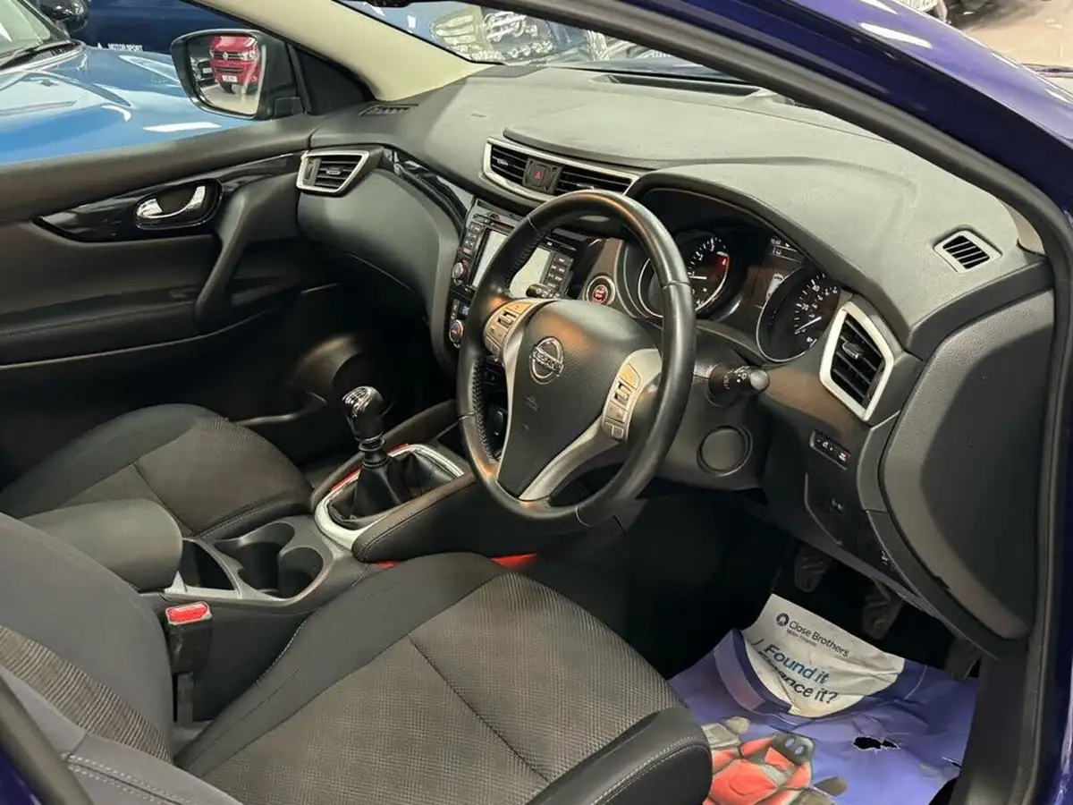2014-nissan-qashqai-12-acenta-premium-big-15