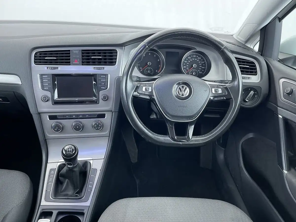 2015-volkswagen-golf-14-tsi-match-5d-big-34