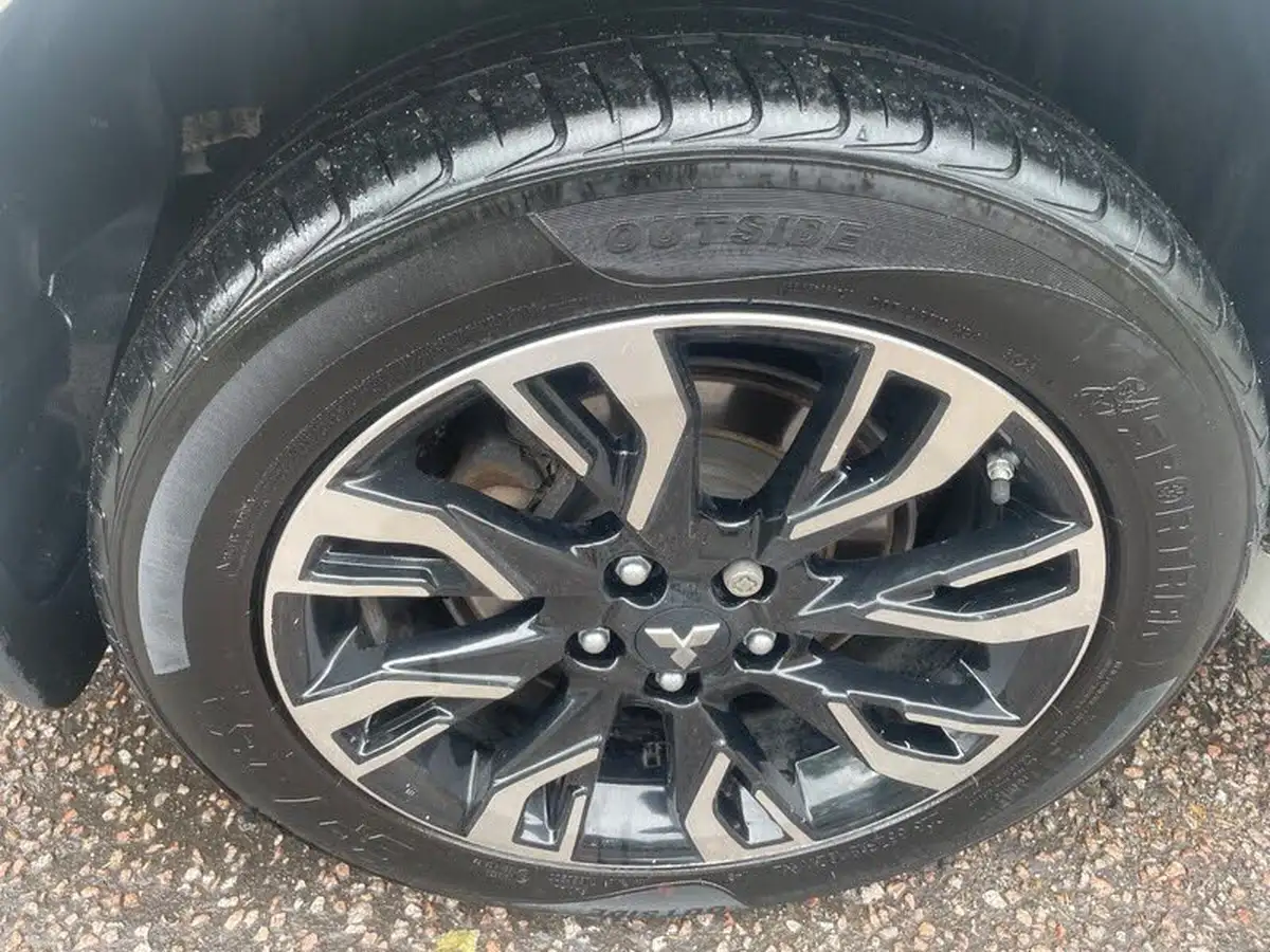 2015-mitsubishi-outlander-20-gx4h-phev-big-36
