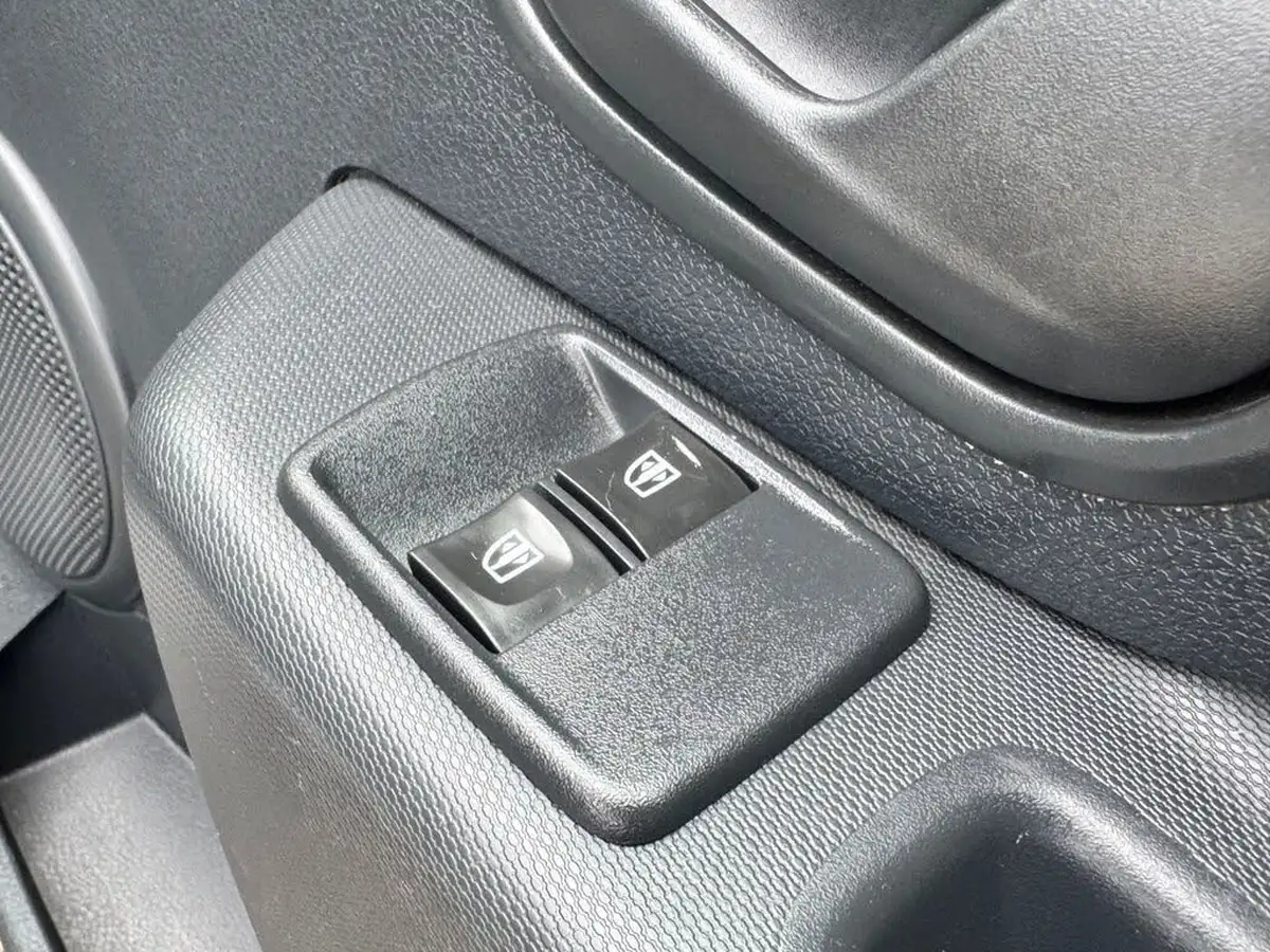 2017-dacia-sandero-10-sce-ambiance-big-30