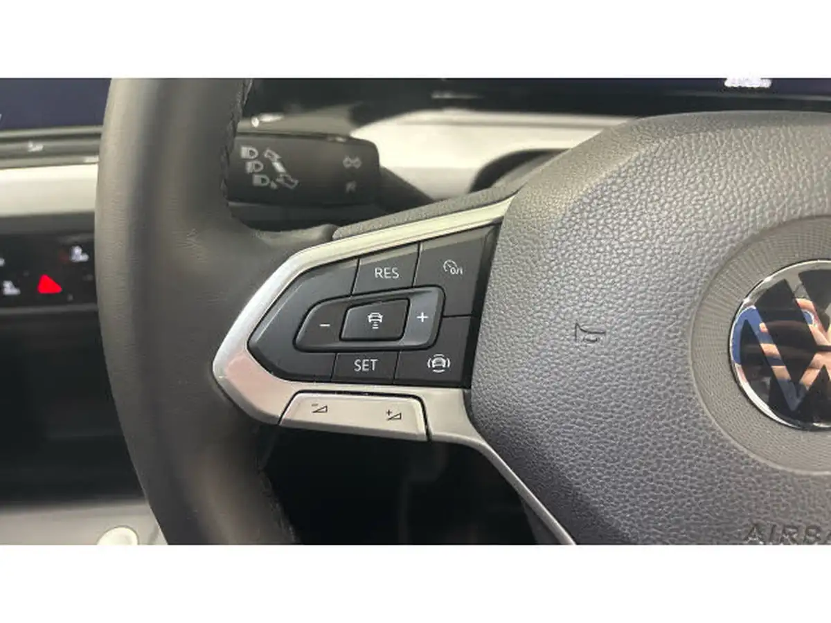 2021-volkswagen-golf-15-tsi-life-130ps-hatchback-big-33
