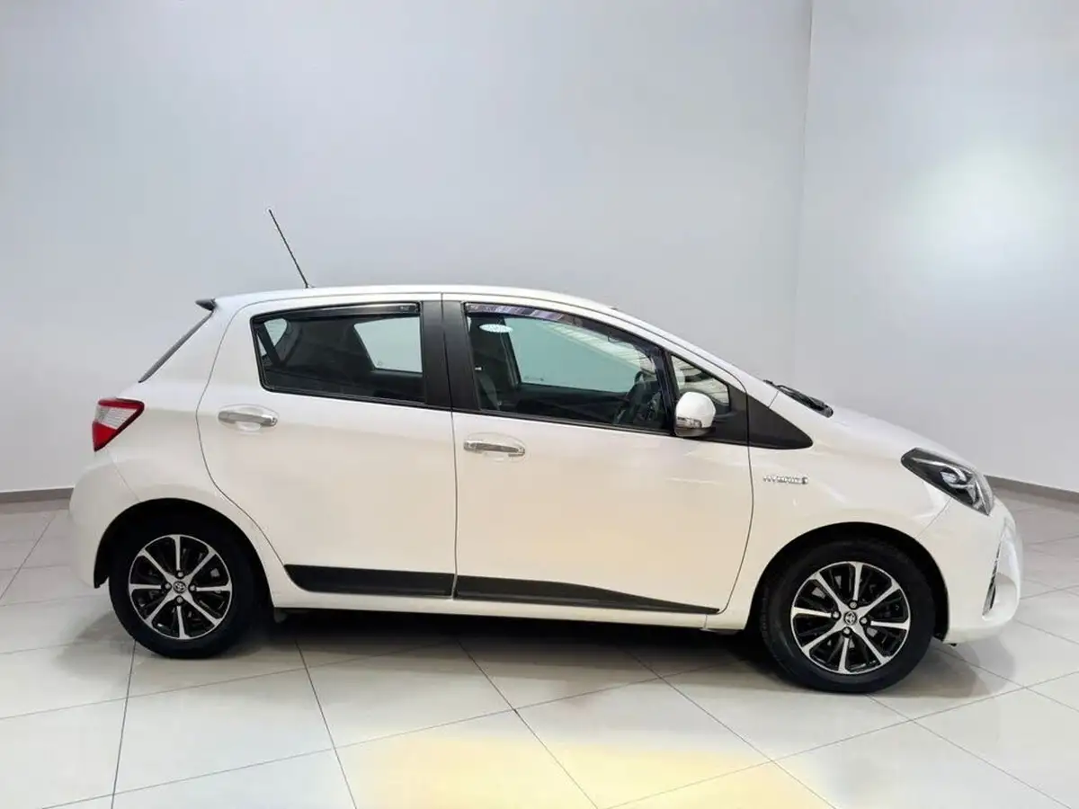 2019-toyota-yaris-15-vvt-i-icon-tech-hybrid-big-15