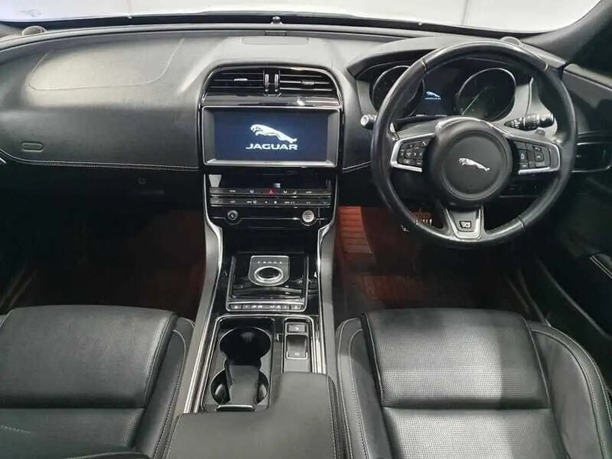 2018-jaguar-xe-20d-r-sport-180ps-1999cc-auto-big-10