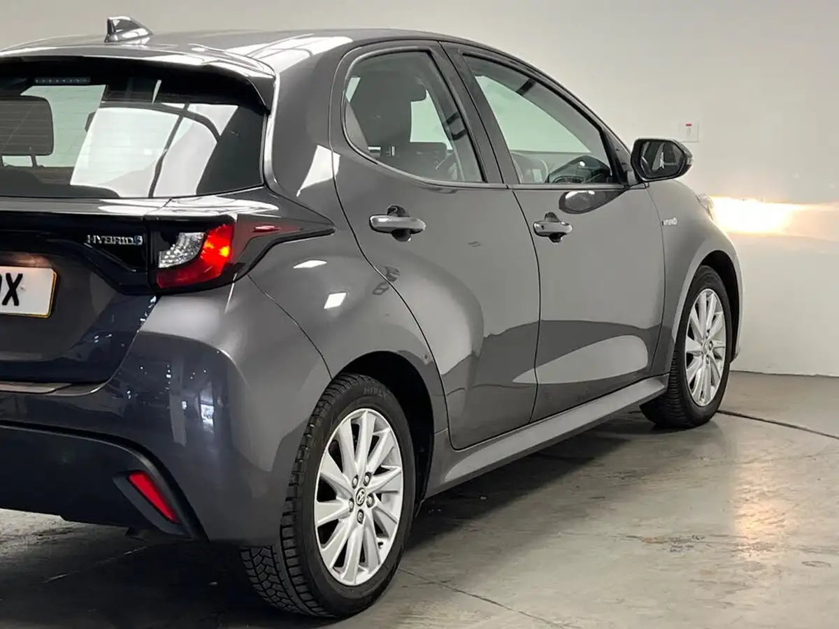 2020-toyota-yaris-15-vvt-i-icon-114bhp-hybrid-1490cc-e-cvt-big-6