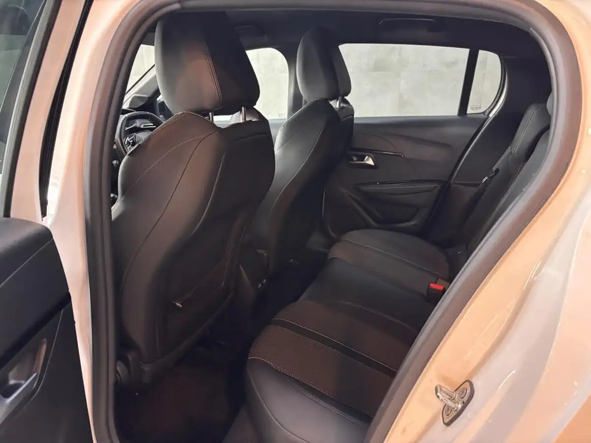 2023-peugeot-208-12-puretech-gt-100ps-big-21