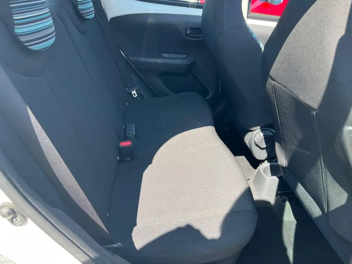 2017-citroen-c1-10-vti-airscape-feel-big-11