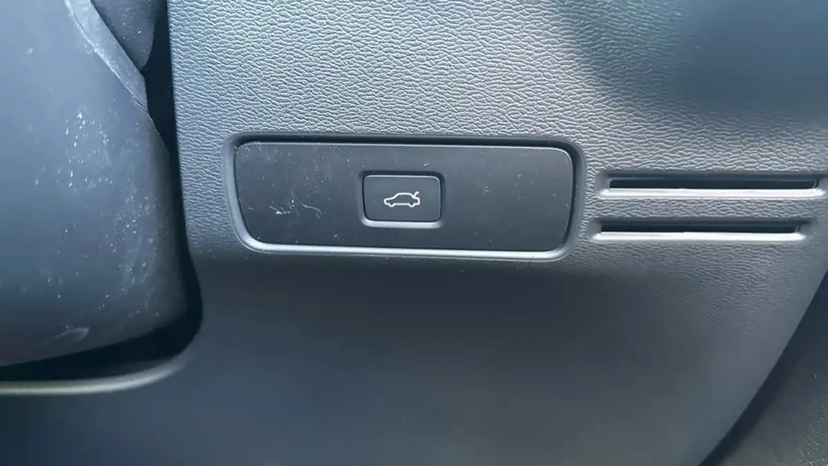 2025-volvo-ex40-e-ultra-black-edition-big-39