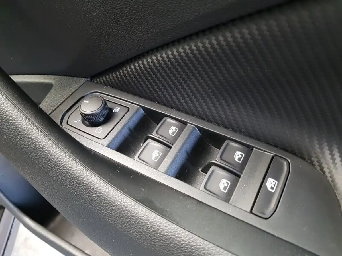 2024-skoda-kamiq-10-tsi-monte-carlo-116ps-dsg-big-18