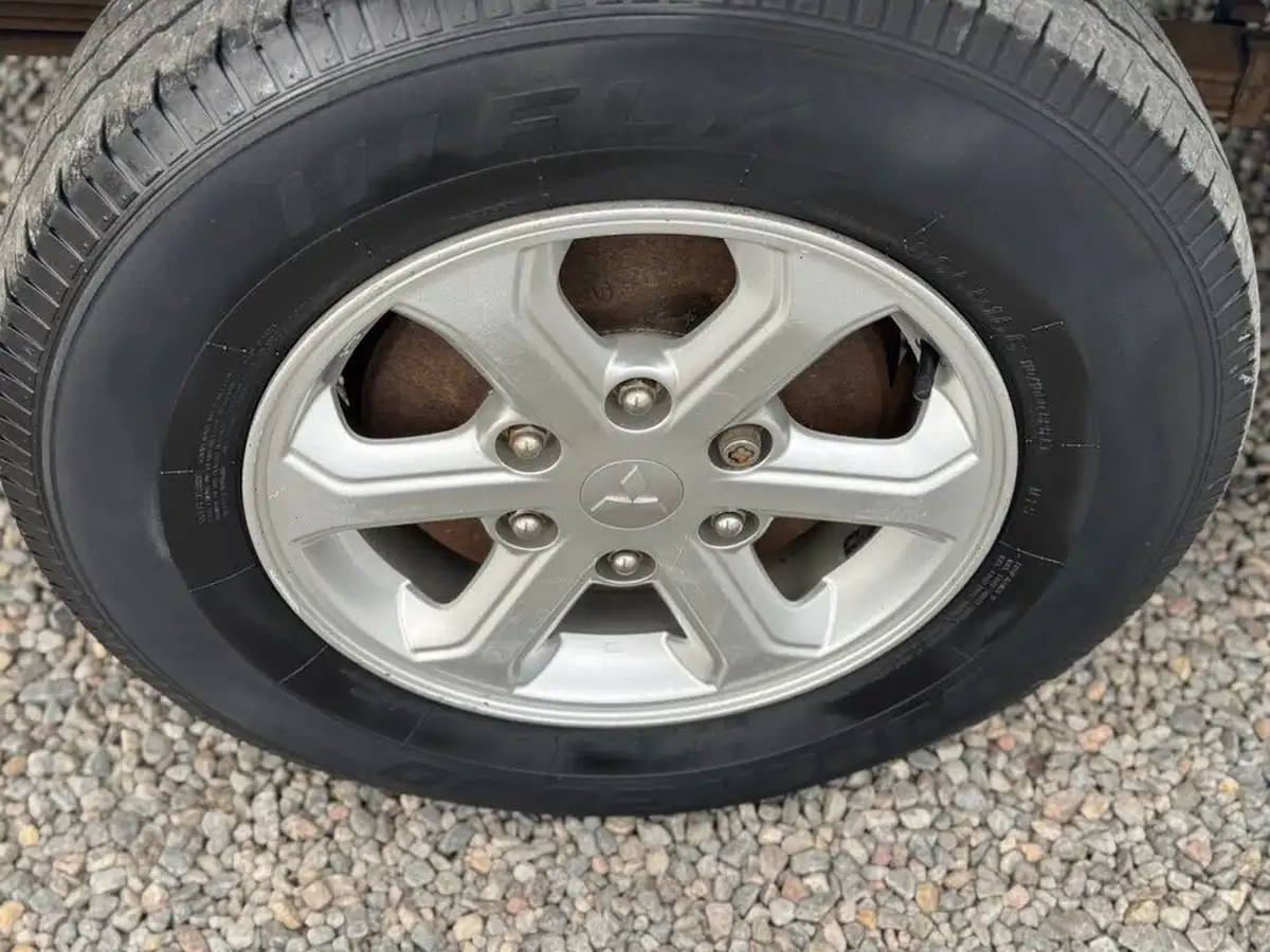 2018-mitsubishi-l200-24di-d-4life-eu6-double-pickup-big-16