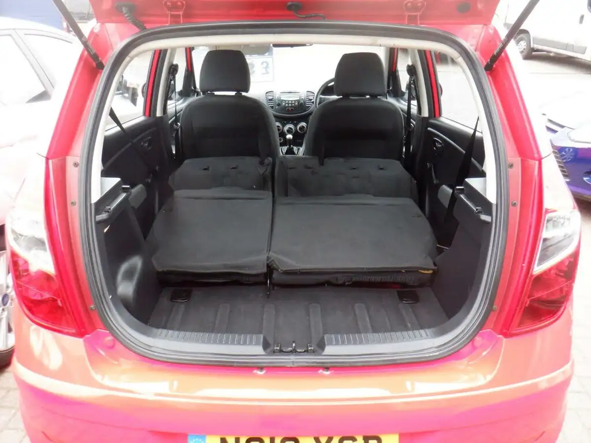 2012-hyundai-i10-12-classic-85bhp-big-11