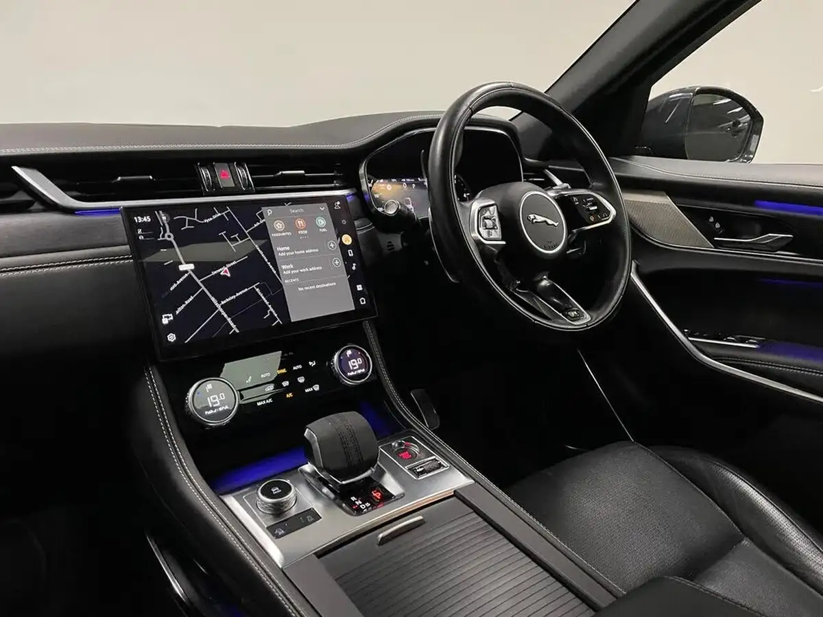 2022-jaguar-f-pace-20-d200-r-dynamic-black-big-23