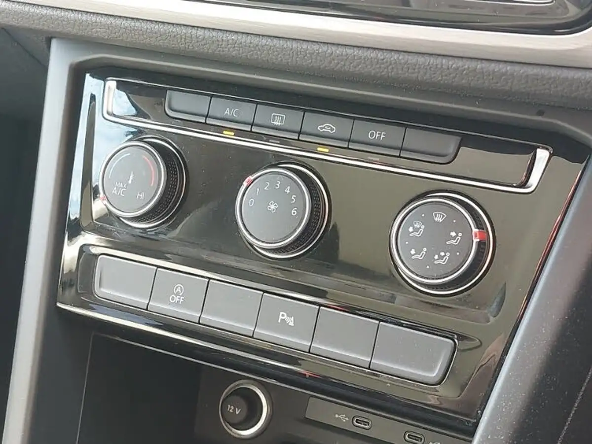 2022-volkswagen-touran-15-tsi-se-family-big-16