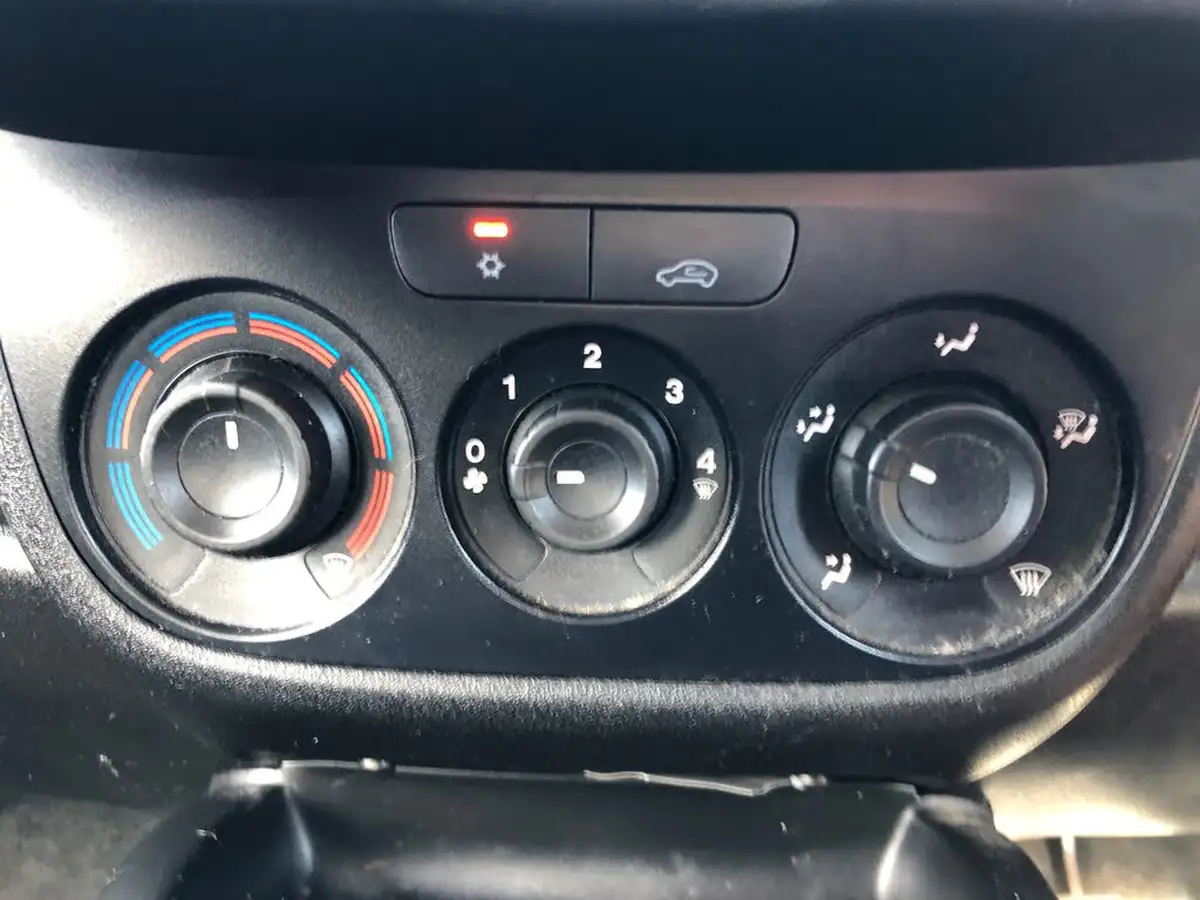 2012-fiat-doblo-16td-eleganza-16-16v-multijet-105bhp-7seat-1590cc-big-11
