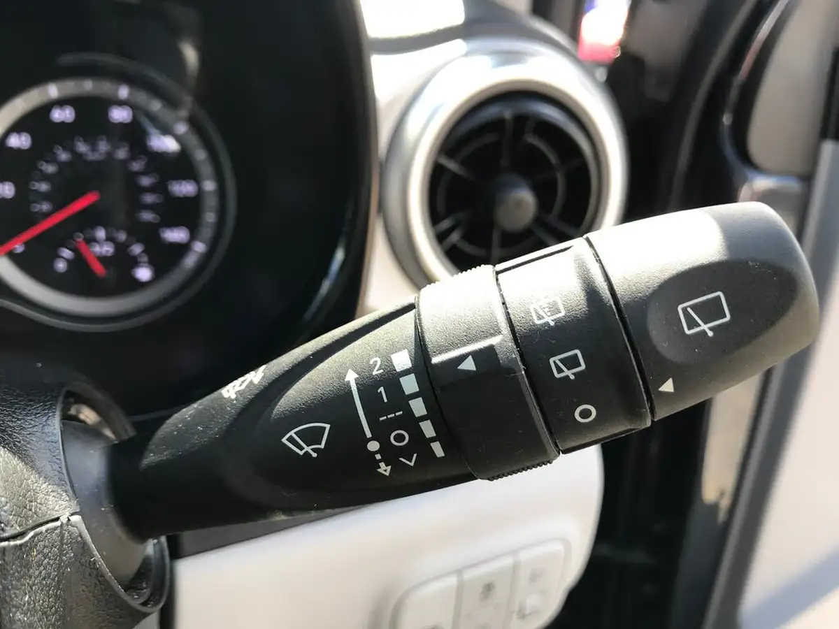 2022-hyundai-i10-10-premium-auto-big-28