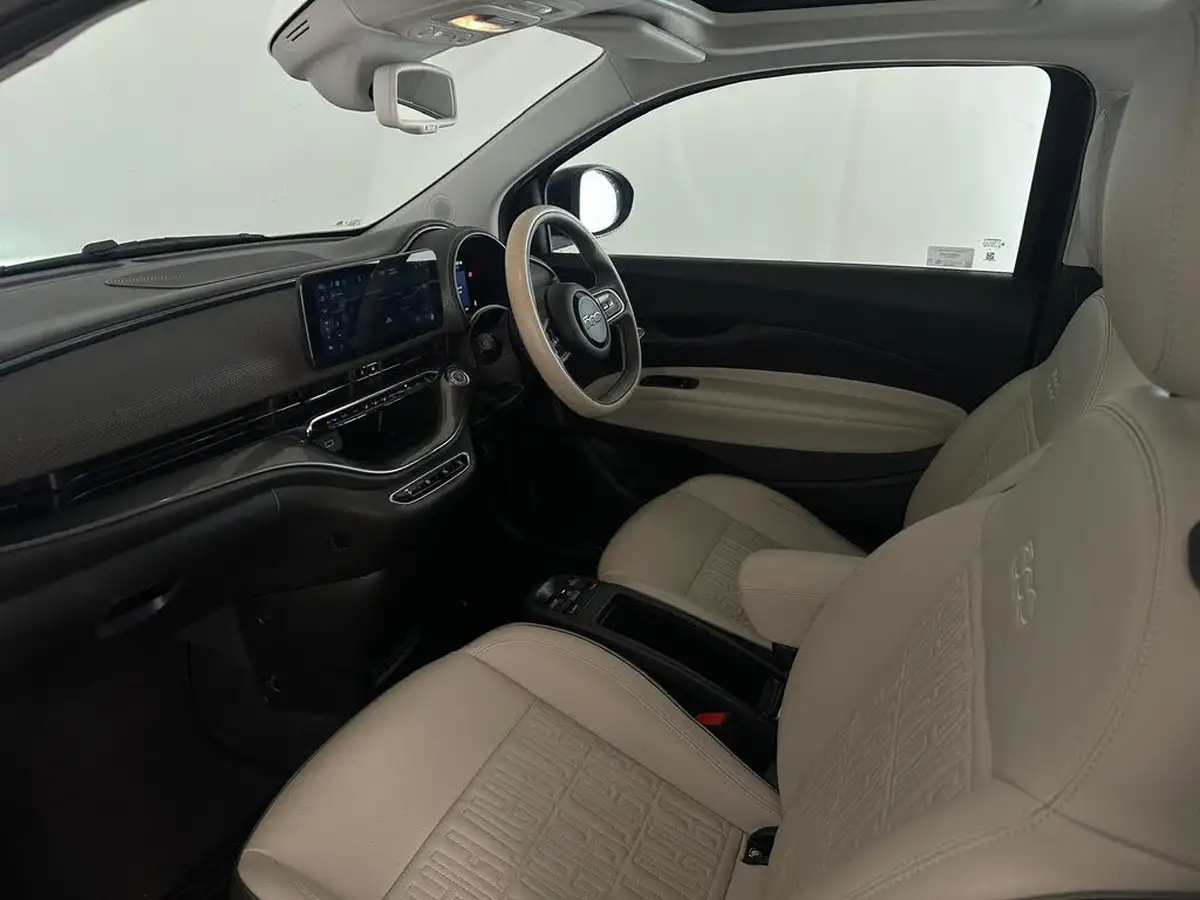 2022-fiat-500-e-la-prima-big-17