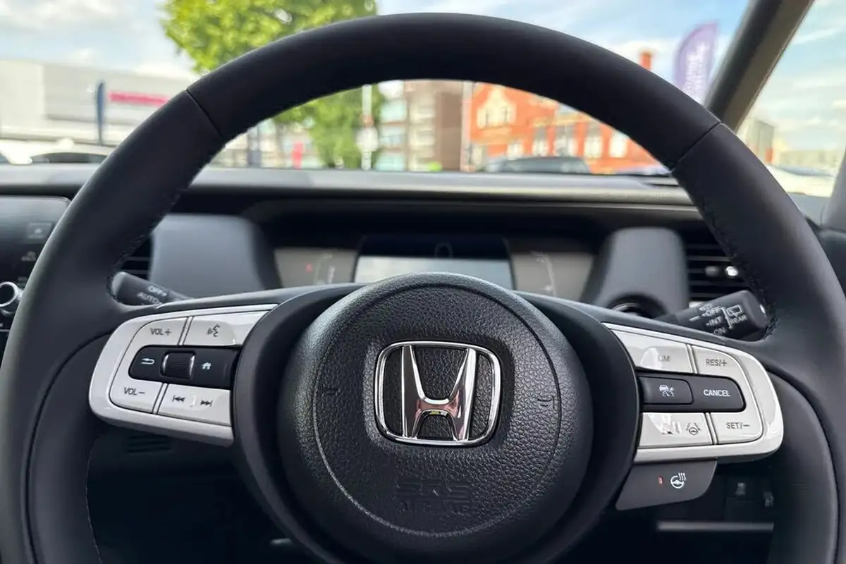 2025-honda-jazz-15-i-mmd-advance-big-31