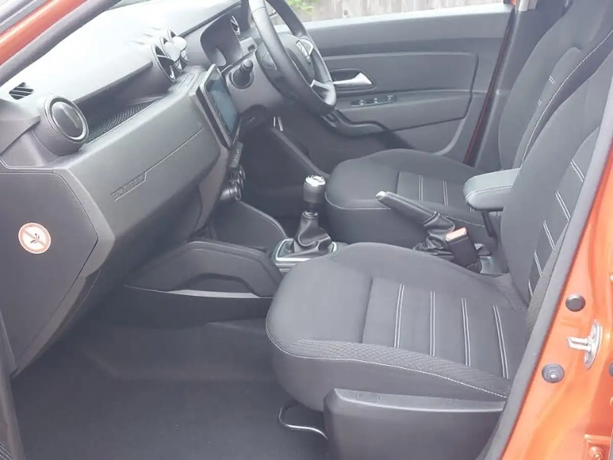 2022-dacia-duster-10-tce-comfort-90hpeu6d-4x2-window-van-big-4