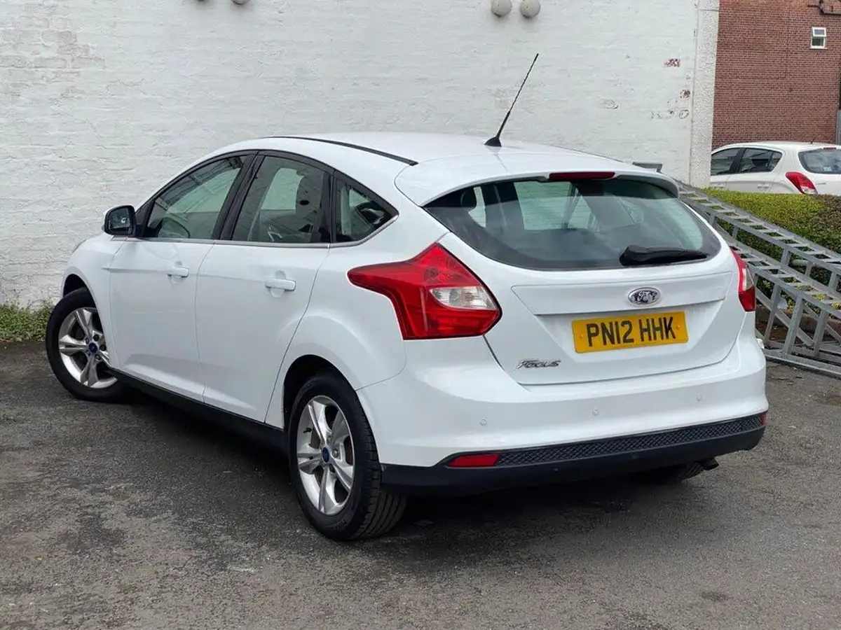 2012-ford-focus-16-zetec-ti-vct-125ps-hatchback-big-9