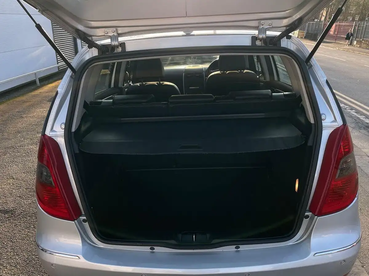 2011-mercedes-benz-a-class-15-a160-avantgarde-se-95bhp-5d-cvt-big-20