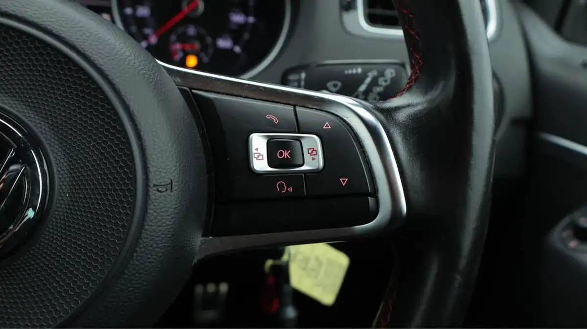 2017-volkswagen-polo-18-tsi-gti-bmtss-5d-big-25