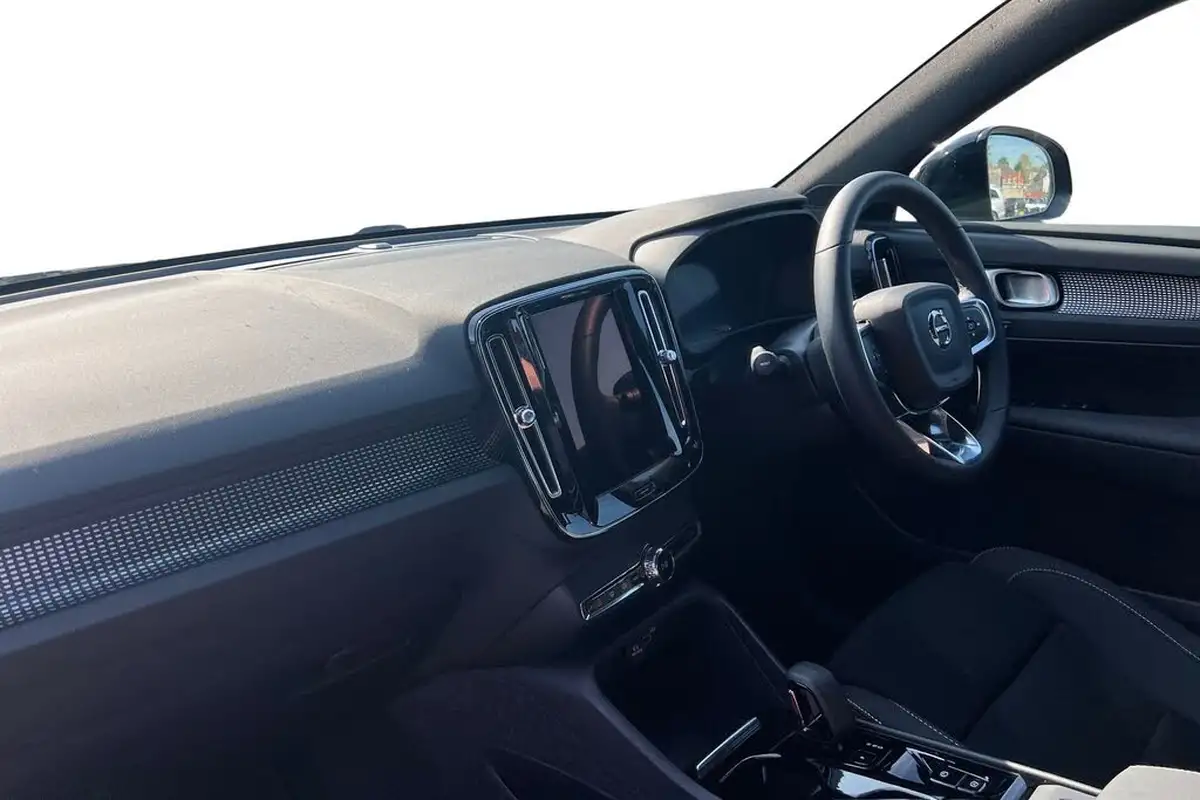 2024-volvo-xc40-20-b3-plus-big-1