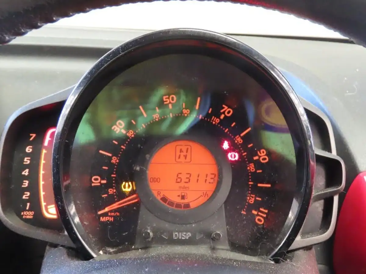 2015-toyota-aygo-10-vvt-i-x-pression-x-wave-x-shift-big-11