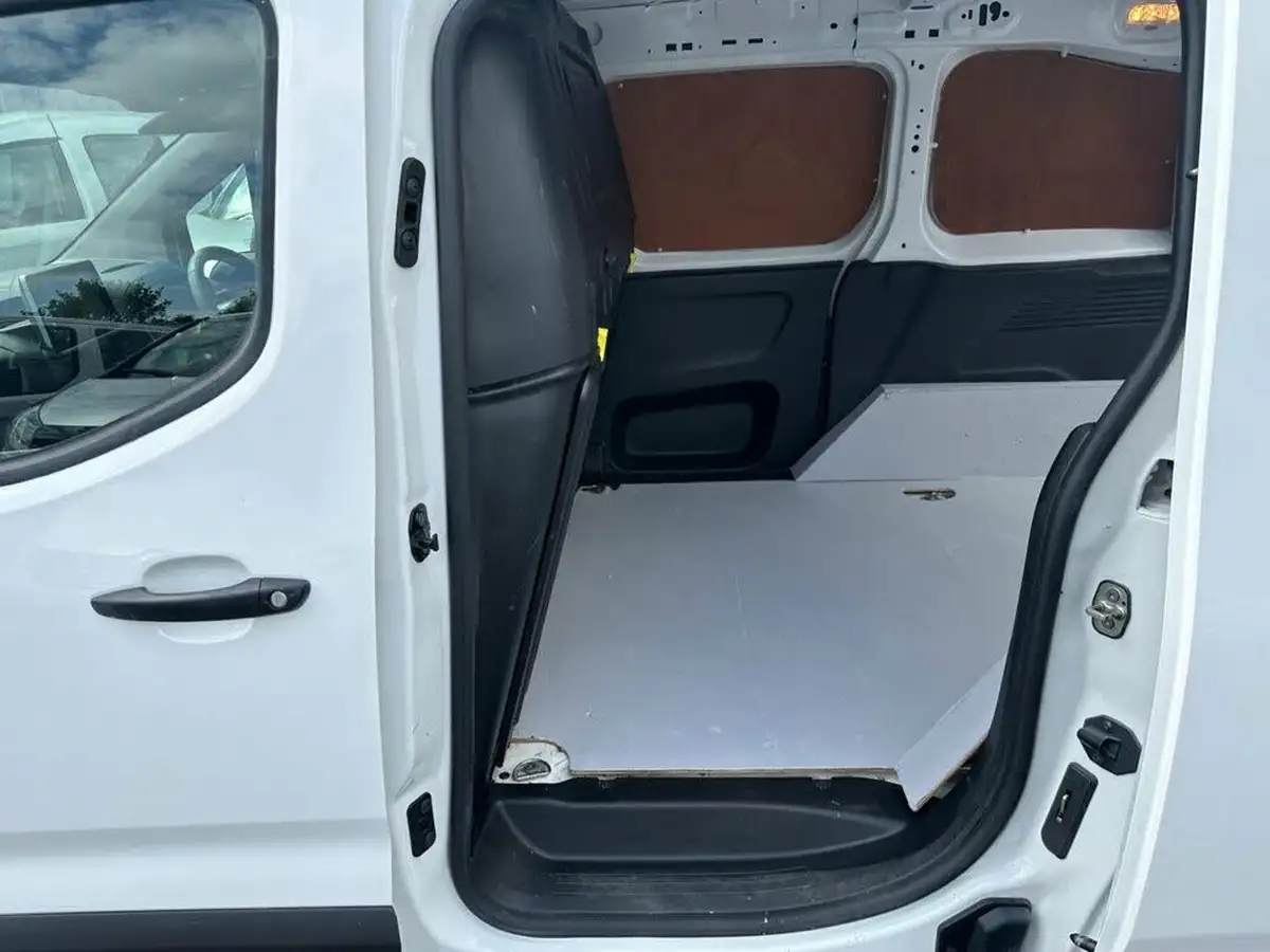 2019-citroen-berlingo-15bluehdi-1000-enterprise-100pseu6dt-e-panel-big-35