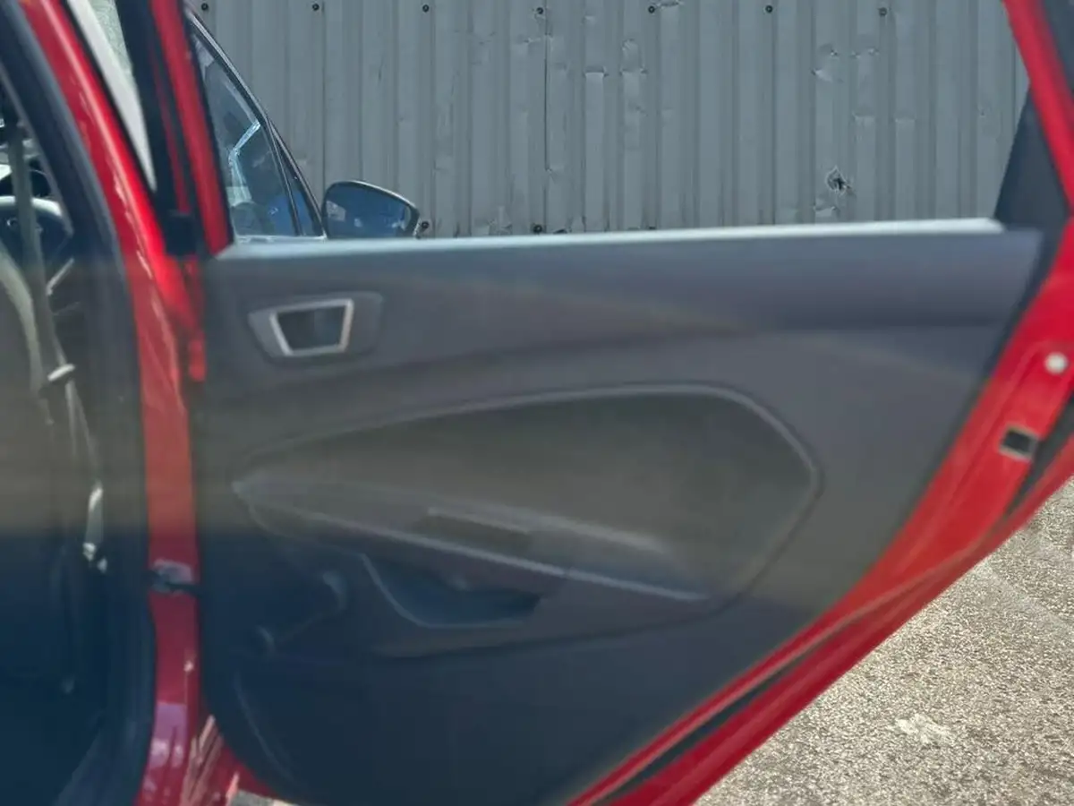 2013-ford-fiesta-10-zetec-100ps-ecoboost-ss-5d-big-13