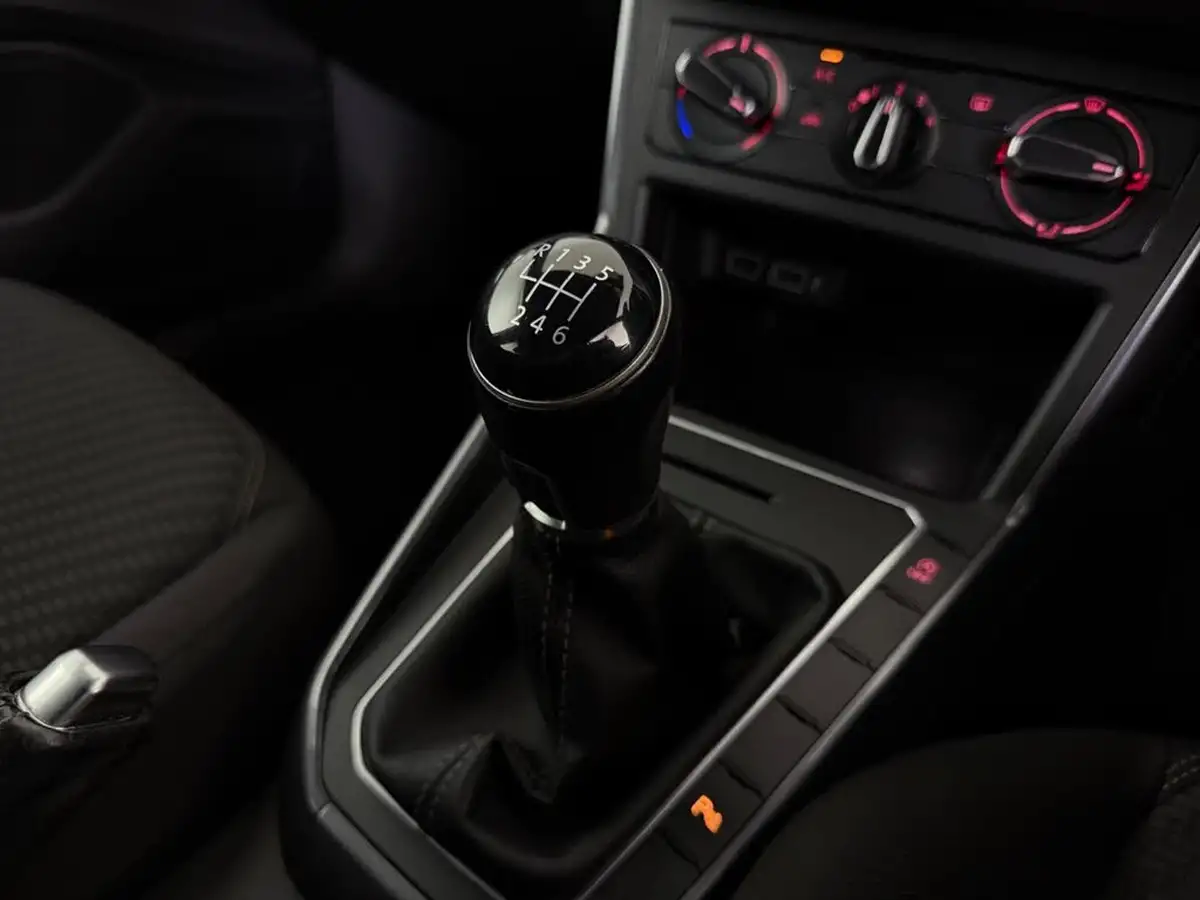 2020-volkswagen-polo-10-tsi-r-line-115ps-big-37