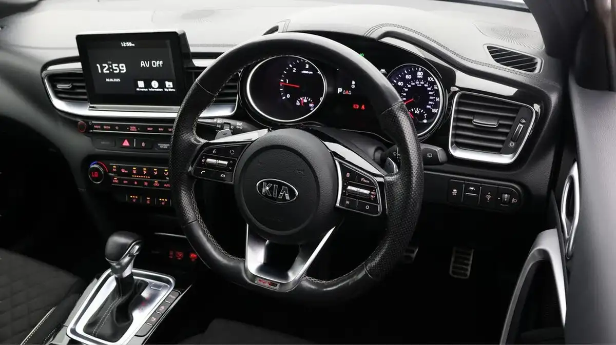 2019-kia-pro-ceed-16crdi-gt-line-station-wagon-5d-dct-big-9