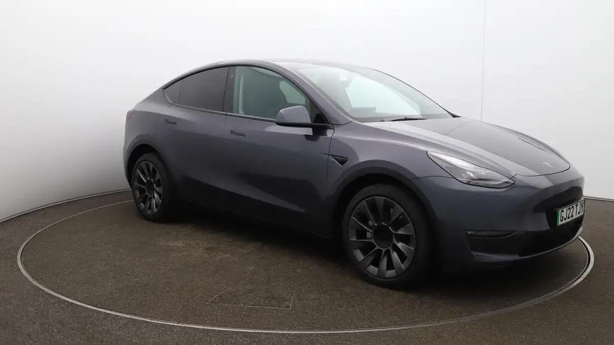 2022-tesla-model-y-e-long-range-big-46